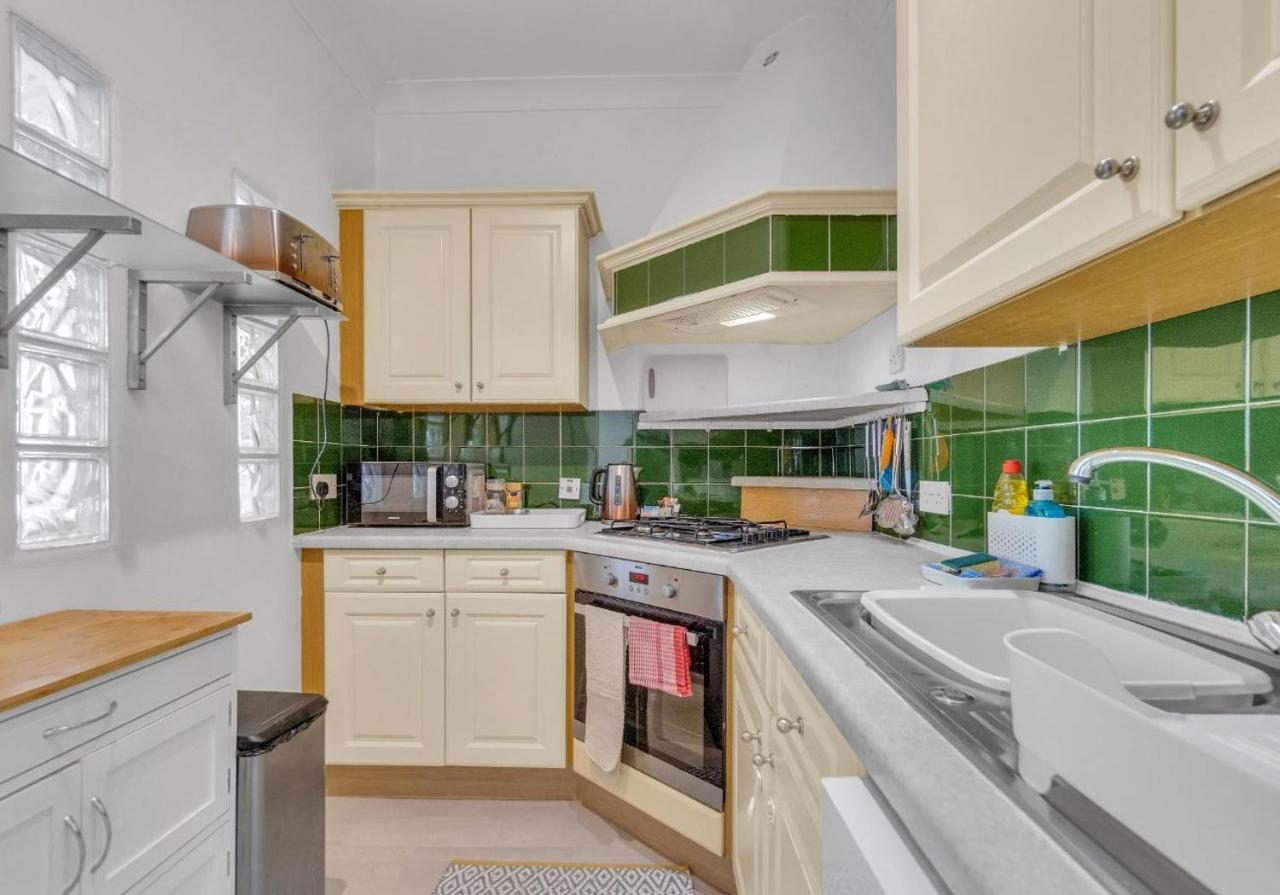 Central Haven By My Getaways Apartment Brighton Bagian luar foto